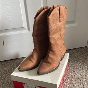 Wonderly Tan Heeled Boots